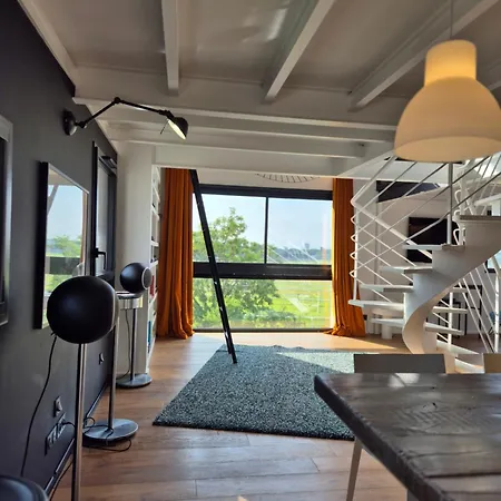 Superbe Loft, Face A L'hippodrome