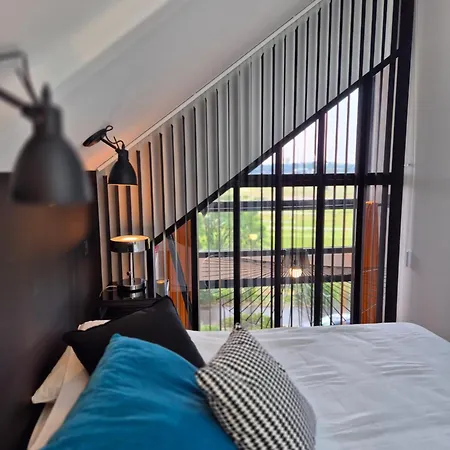 Apartment Superbe Loft, Face A L'hippodrome *