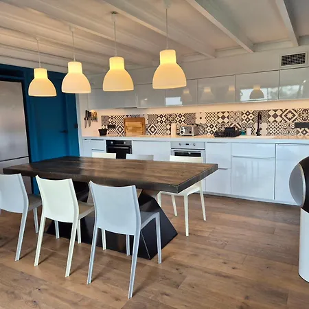 Apartment Superbe Loft, Face A L'hippodrome *